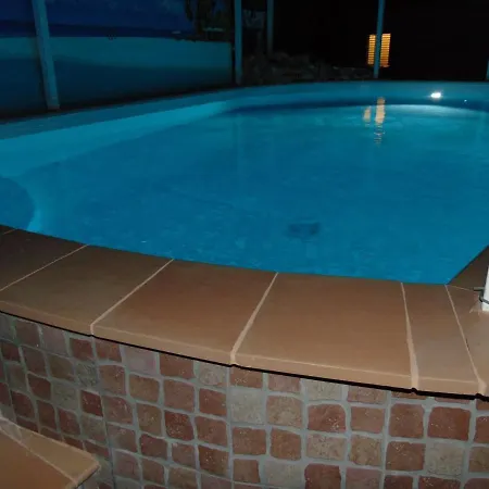 Celeste فندق مبيت وإفطار